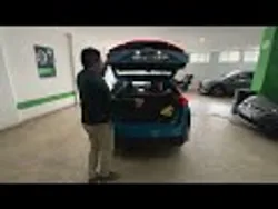 Toyota Prius 1.8 Plug-In Luxury Pele