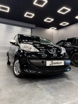 Peugeot 107 1.0 70 - BOITE AUTOMATIQUE - CARPLAY - BLUETOOTH - RADAR DE RECUL / IDEM TOYOTA AYGO