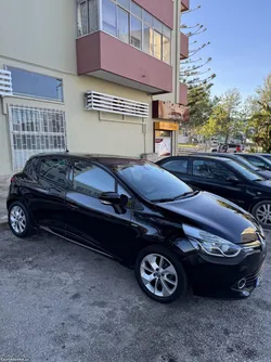 Renault Clio Deluxe Edition