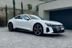 Audi e-tron GT Quattro - Faróis Matrix - Head up display - Bancos elétricos - Garantia Audi