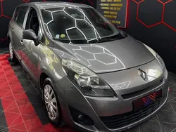 Renault Scenic 1.5 DCI 106ch 7 PLACES