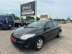 RENAULT Mégane III Hatchback 1.6 i 16V 100 CV REVISE GARANTIE