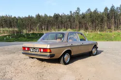 Mercedes-Benz 300 W 123