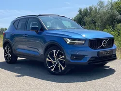 VOLVO XC40 D4 AWD AdBlue 190 ch Geartronic 8 R-Design / TOIT OUVRANT PANORAMIQUE / GARANTIE 6 MOIS
