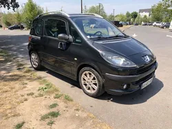 Peugeot 1007 1.4 hdi toit panoramique jantes aluminium climatisation
