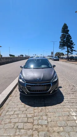 Peugeot 208 1.2 PureTech Signature