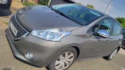 PEUGEOT 208HDI92 urban soul 4CV 2014 5PLACES 1e main distribution remplacée 4990EUROS