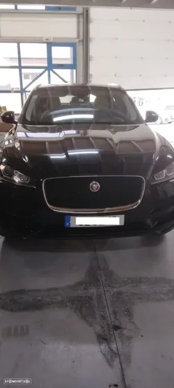 Jaguar F-Pace 2.0 i4D Pure AWD Aut.