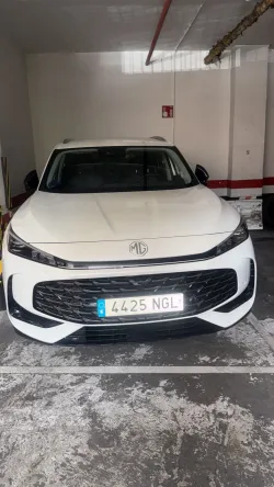 MG HS e 1.5 T-GDI Luxury
