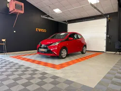 Toyota aygo 1.0 vvti 70 x-play rouge chilien