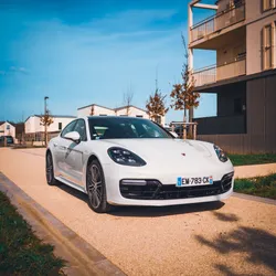 Porsche Panamera 4S PDK 8 Rapports - Blanc Carrara / Intérieur Cuir Bicolore Noir/Rouge - 2017