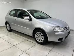 VOLKSWAGEN GOLF BOITE AUTO elle est superbe intérieur comme extérieur