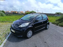 Peugeot 107 1.0 Motor Toyota