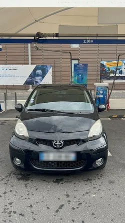 🚗 TOYOTA AYGO 1.0 VVT-i – Très faible consommation – Idéale jeune conducteur