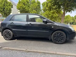 Toyota Corolla climatisé 1.4 vitres électriques verrouillage centralisée jantes aluminium aucun frais à prévoir contrôle technique ok vendu uniquement pour export voiture étrange
