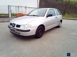 Seat Ibiza 1.4 a gasolina apenas 211mil/km