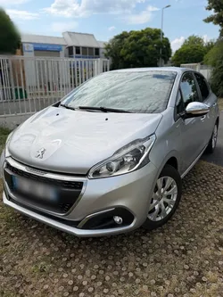 Peugeot 208 1.2 annee 2015