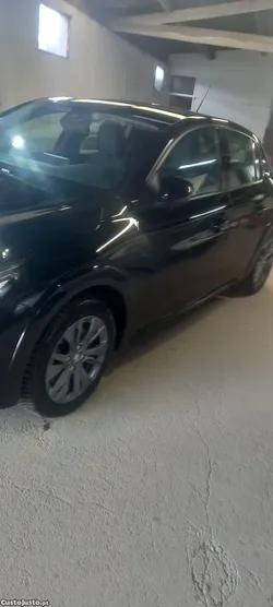 Peugeot 208 E208