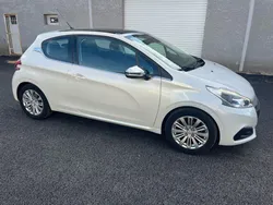 PEUGEOT 208 1,2l essence 82CV
