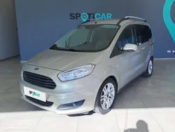 Ford Tourneo Courier 1.0 EcoBoost Titanium
