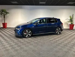 VOLKSWAGEN GOLF VIII 2,0L TDI 200ch DSG7 + ATLANTIC BLUE + HARMAN-KARDON + JANTES 18" + IQ LIGHT + REGULATEUR ADAPTATIF + CAMÉRA DE RECUL + SIÈGES CHAUFFANTS + CARPLAY