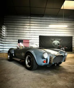 AC Cobra Réplica – V8 3.5L GM – CG Française - Prête à peindre