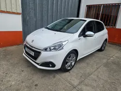 Peugeot 208 208