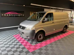 VOLKSWAGEN TRANSPORTER FOURGON T5 1.9 TDi 104 CV 2.8T TOLÉ BAS AMÉNAGÉ + LIT 2 PLACES + TABLE + CLIMATISATION + RÉGULATEUR