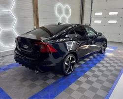 Volvo S60 R-design 2L T5 240 chevaux essence rare sur le marché