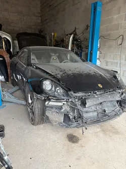 Porsche Panamera Turbo S 550cv accidenté sans procedure vente a pro ou export