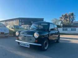Austin mini de 1989. Véhicule très sain qui a toujours été stationné à l'abri. Tournante. Elle démarre au quart de tour. Quelques détails à terminer