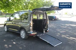 Ford Tourneo Connect accessible TPMR 「3🕴🏾+ 1 ♿」