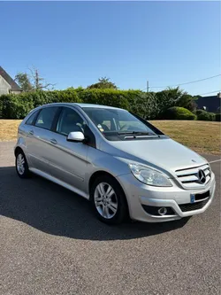 Mercedes-benz classe b 200 cdi / toit ouvrant panoramique / sièges en cuir électriques & chauffants / entretien complet / parfait état