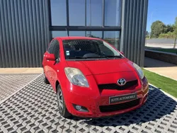 TOYOTA YARIS Confort 1.4 - 90 cv - Climatisation automatique
