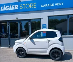 Voiture sans permis Ligier Myli électrique blanche