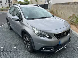 Peugeot 2008 gris business avec 124000km 5 places