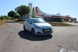 Peugeot 208 II 110 CV TECH EDITION BOITE AUTO CAMÉRA GPS RÉGULATEUR BLUETOOTH USB CLIM AUTO ABS