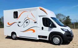 Camion chevaux VL Boxer 165 NEUF STALLES