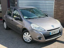Renault Clio 3 1.5 l 70 CH EXPRESSION CLIM 235000KM GARANTIE 3 MOIS / CLIM / ATTELAGE / DEUX CLEFS / RÉVISION À JOURS / DISTRIBUTION A JOUR