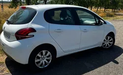 Peugeot 208 phase 2 diesel hdi 100 cv boite 6 GPS société tva recuperable garantie