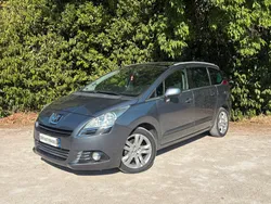 Peugeot 5008 1.6HDi 112cv GPS & Family Kit Distrib NEUF