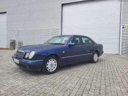 Mercedes-Benz E 220 D Em exelente estado geral! livro de revisões !!!