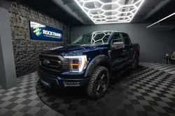 FORD F-150 5.0L V8 405ch SuperCrew RAPTOR Offroad 4x4 | 10 rapports • Pneus All-Terrain • Attelage 3500kg