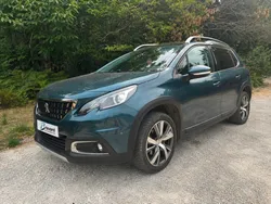 PEUGEOT 2008 ALLURE 120ch – TOIT PANO – SIÈGES CHAUFFANTS – CAMÉRA – GRIP CONTROL