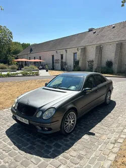 Mercedes benz classe e 500 v8 306 cv boîte automatique /atmosphérique /toit ouvrant /radar avant /radar ariere /siege electrique /cuir complet/jante aluminium /siege chauffant/siege ventiller