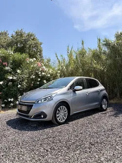 Peugeot 208 1.2 PureTech 82ch Signature 5p
