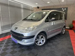Peugeot 1007 1.6 HDi 16V 110ch FAP BLUE LION Sporty