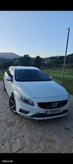 Volvo V60 2.0 D4 R-Design Summum
