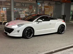 Peugeot RCZ 1.6 THP 200 CV em estado irrepreensível