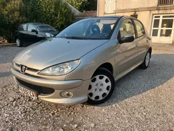 PEUGEOT 206 1.4 HDi 70 CH TRENDY - DISTRIBUTION FAITE - GPS - ÉCRAN TACTILE